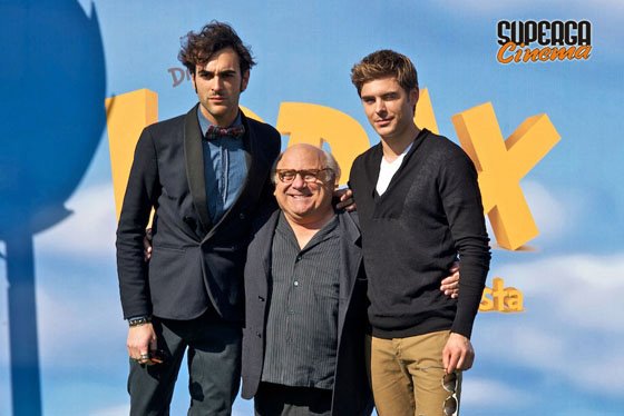 Marco Mengoni con Danny De Vito e Zac Efron