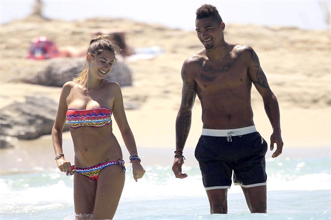 Melissa Satta e Kevin Prince Boateng con Simona Salvemini