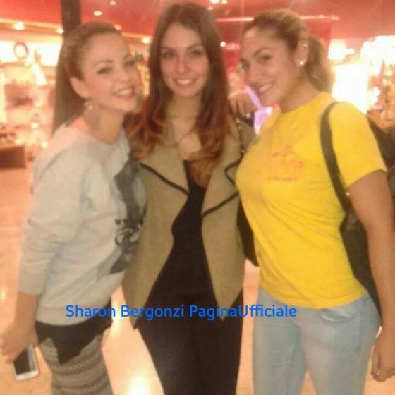 Sharon Bergonzi con delle fan