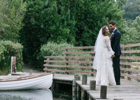 Tom Ellis e Meaghan Oppenheimer