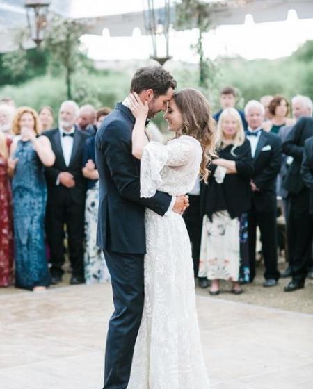 Tom Ellis e Meaghan Oppenheimer