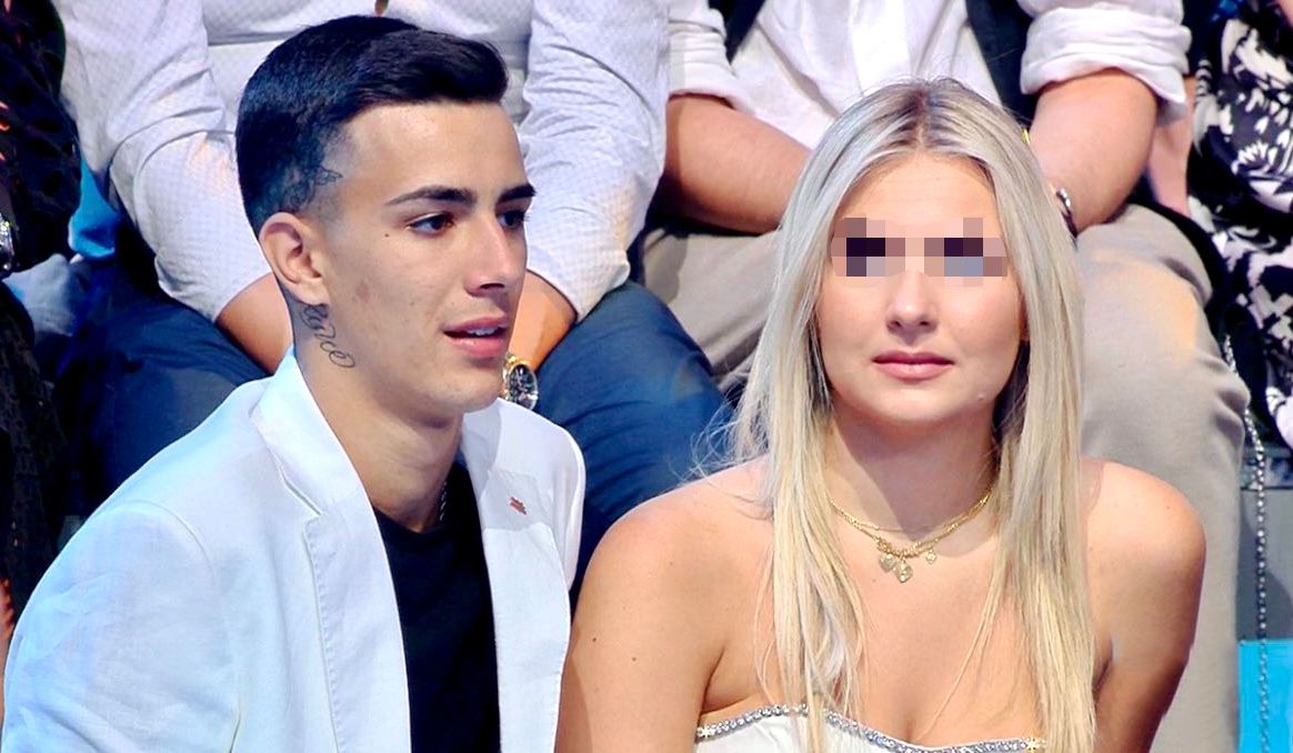 Isola Chanel Totti Col Fidanzato Cristian Babalus Tra Il Pubblico