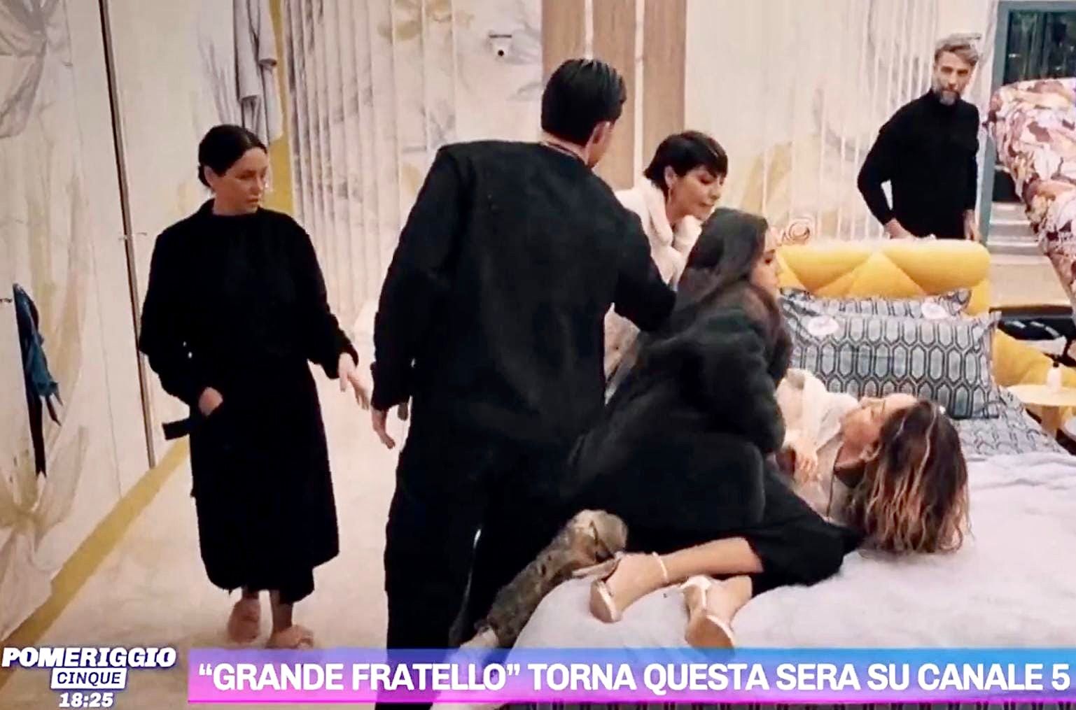 Grande Fratello, le immagini inedite dell’accesa lite tra Helena e Ilaria mostrate a Pomeriggio 5 (Video)