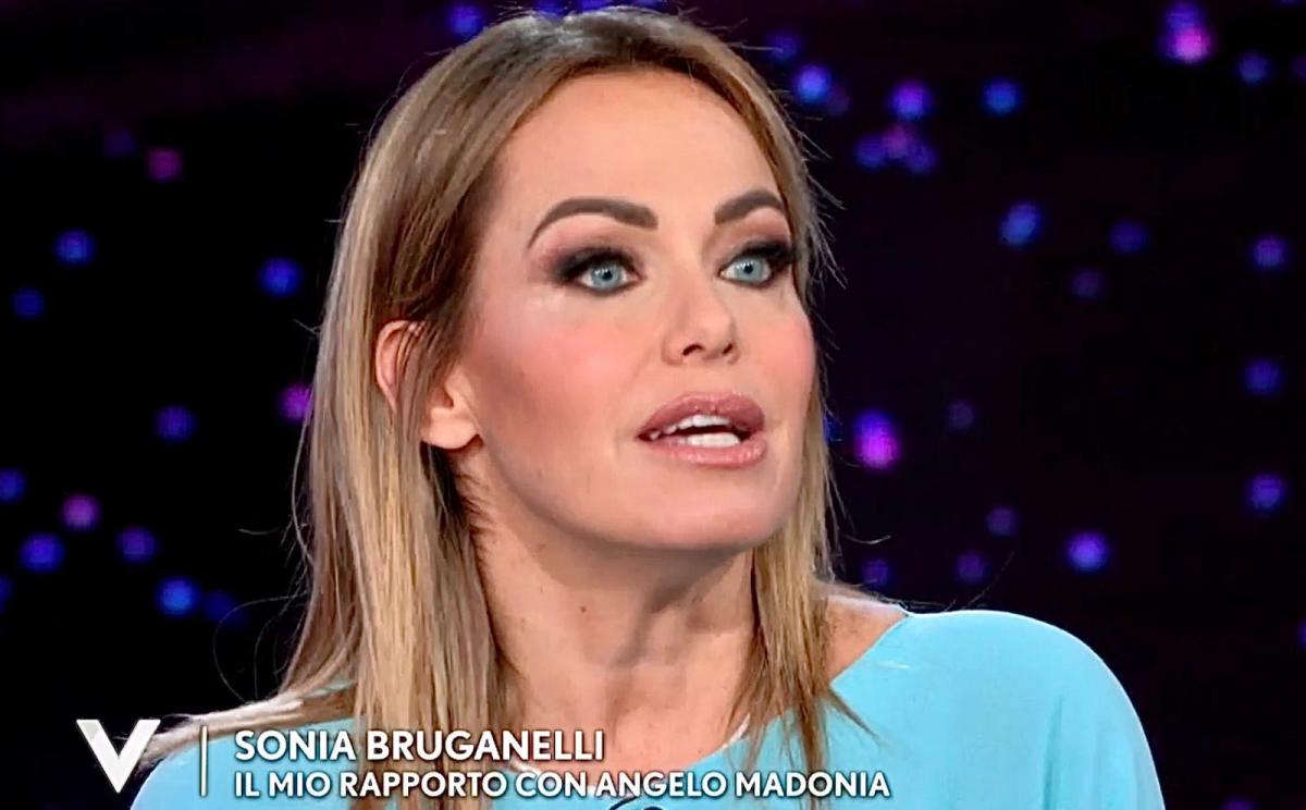 Verissimo, Sonia Bruganelli: “La mia storia con Angelo Madonia? Si è trovato nel posto sbagliato al momento sbagliato”