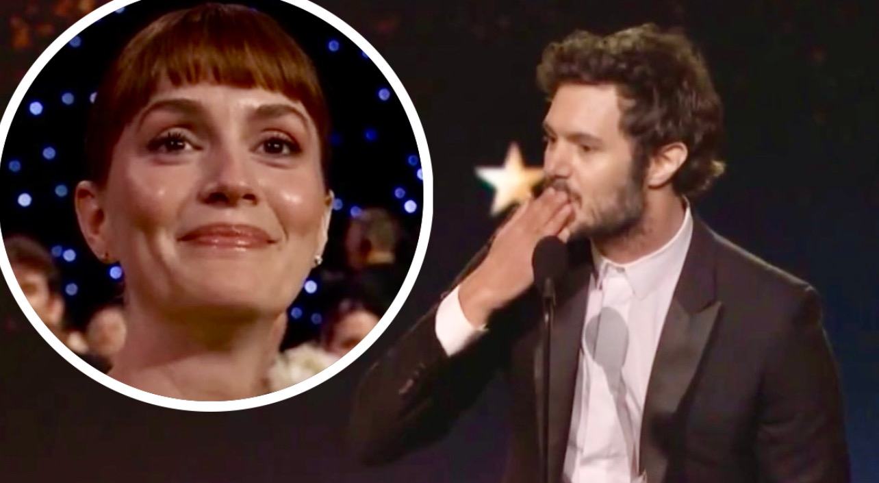 Adam Brody vince il Critic’s Choice Award per Nobody Wants This e dedica delle dolcissime parole alla moglie Leighton Meester (Video)