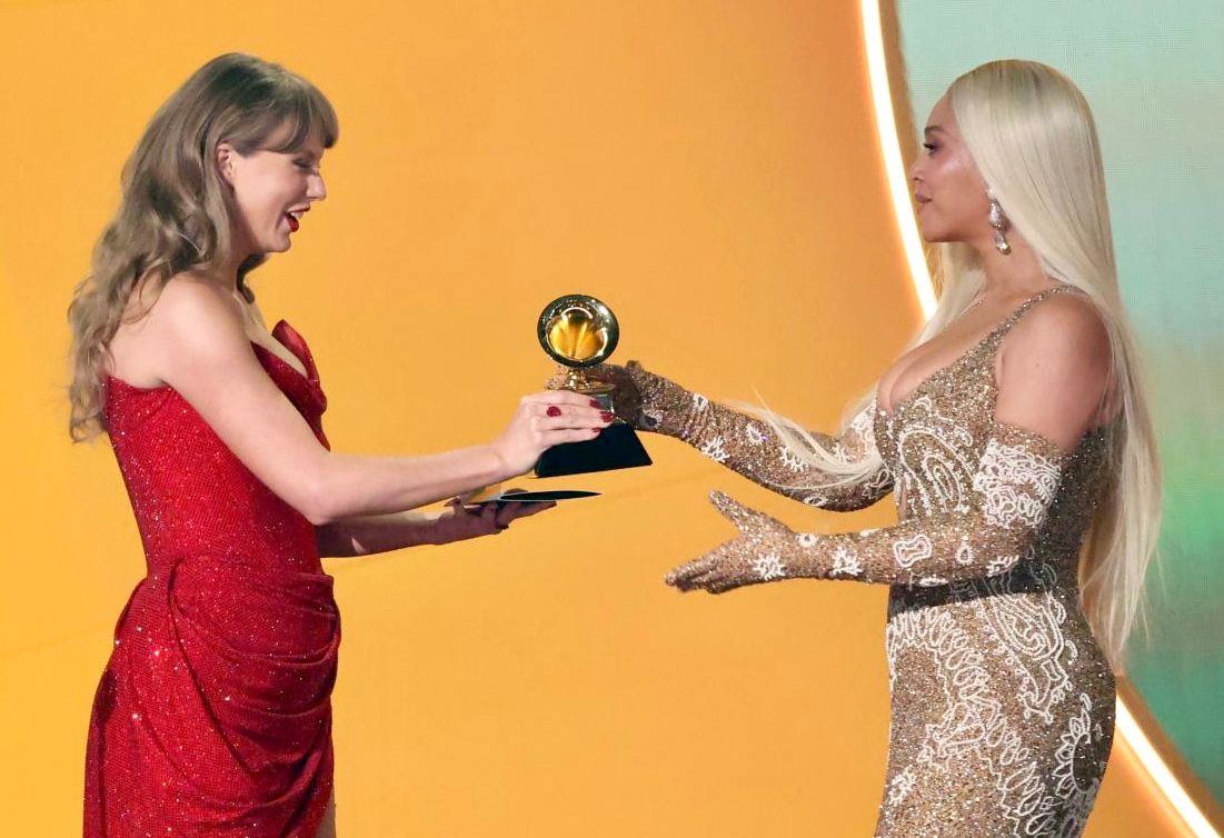 Grammy Awards 2025, trionfo per Beyoncé, Shakira vince e dedica il premio agli immigrati, Taylor Swift a mani vuote. Tutti i vincitori