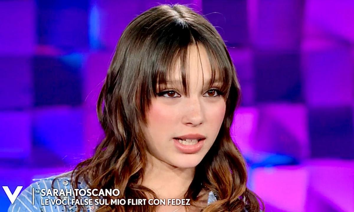 Verissimo, Sarah Toscano replica ai rumor su un flirt con Fedez: “Quando hai una carriera pubblica il gossip fa parte del gioco, ma fa male perché…”